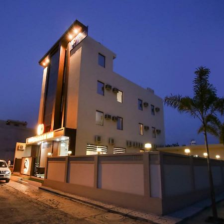 Hotel Grand Sparrow Inn Agra  Buitenkant foto